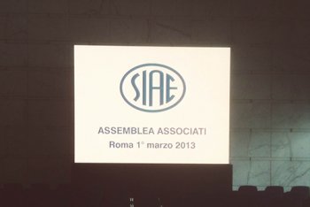 Dario Brunori e Matteo Zanobini erano all'assemblea SIAE di Roma e ce la raccontano con un report fotografico
