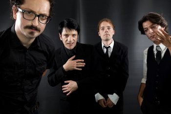 Testi, discografia e storia del Teatro degli orrori, una delle band di alternative rock più importanti d'Italia