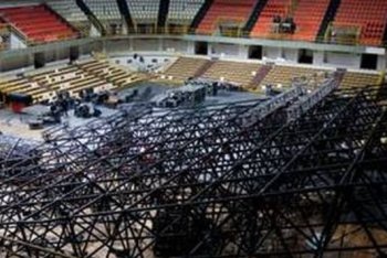 La madre di un operaio morto durante l'allestimento di un palco lancia una petizione per la sicurezza sul lavoro