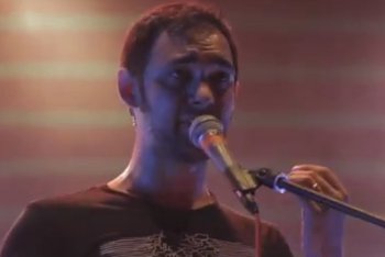 Il nuovo video di Cosmo per celebrare il tour (e le ballerine)