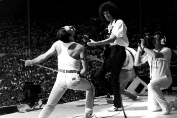 Il "Greatest Hits" di Queen è il primo album a sfondare i sei milioni di dischi venduti in Inghilterra