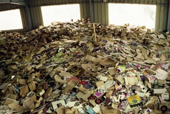 Un deposito pieno di dischi abbandonati