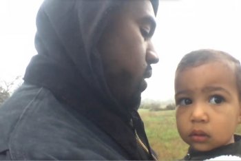 Kanye e sua figlia North in una scena dal video "Only One", diretto da Spike Jonez