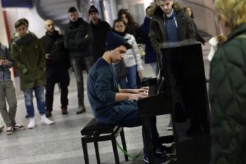 Il pianoforte pubblico nella stazione di Torino