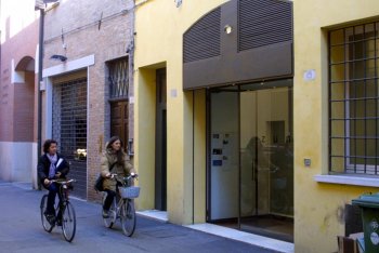 Zuni Ferrara locale chiude polemiche