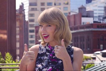 Taylor Swift thumbs up