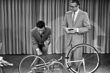 Frank Zappa suona una bicicletta in tv