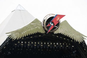 Pyramid Stage Bowie
