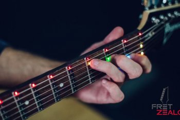 Fret Zealot, il sistema a led per imparare a suonare la chitarra