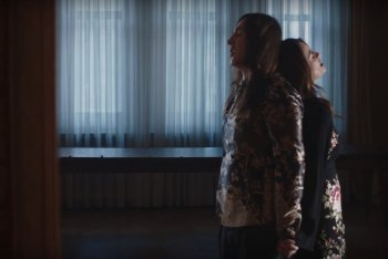 Un'immagine del video di "Bianca" degli Afterhours con Carmen Consoli