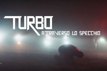 Un'immagine del video di "Turbo/Attraverso lo specchio" di Cosmo