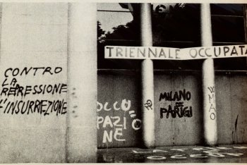 L'ingresso del Palazzo della Triennale a Milano nel maggio del 1968 (foto via Wikipedia)