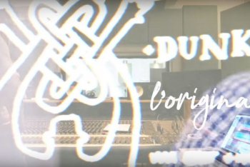 Un'immagine del video di "L'Originale" dei Dunk con Riccardo Tesio