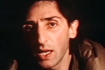 Frame dal video di "Voglio vederti danzare"