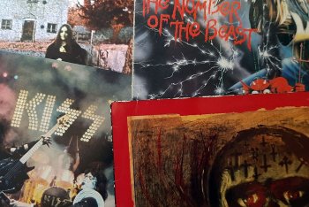 Un collage dalla mia collezione di dischi metal, che male non fa