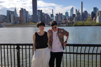 Eugenia e Mattia e una discreta vista su Manhattan