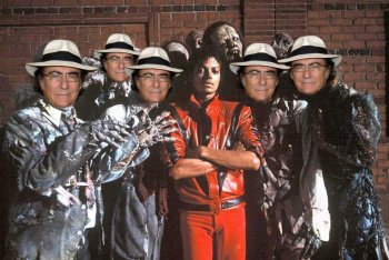 Michael Jackson attorniato da tanti Al Bano