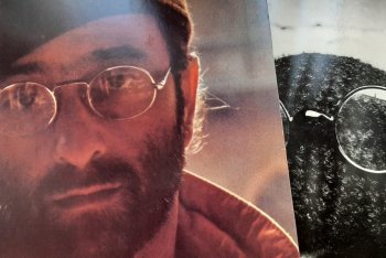 Le copertine dei dischi "Lucio Dalla" del 1979  e "Dalla" del 1980