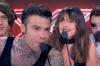 Cortesie tra i giudici di X Factor 2021: Rkomi, Fedez, Ambra e Dargen