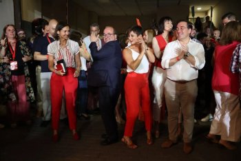 Festa socialista. In mezzo i ministri Iceta e Rodrìguez - via Instagram isabelrguez
