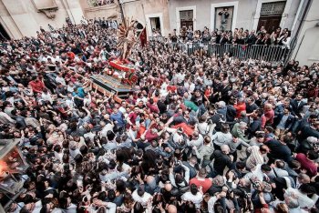 La processione pasquale a Scicli, in Sicilia