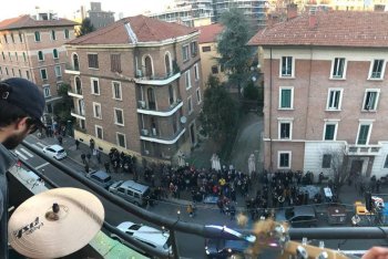 Un momento del festeggiamento dal balcone per l'Epifania