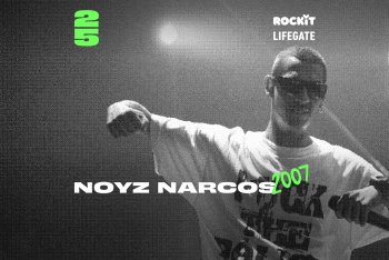 Noyz Narcos live nel 2007 - grafica di Beatrice Arrate, foto per concessione di Noyz Narcos