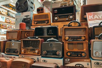 Radio vintage, foto via Pexels