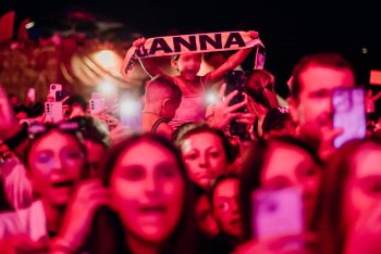 Una giovane fan al concerto di Anna al Rugby Sound di Legnano - tutte le foto di Riccardo Trudi Diotallevi
