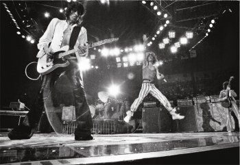 I Rolling Stones sul palco nel 1975