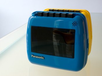 Il magiacassette RQ304S (giallo e blu)