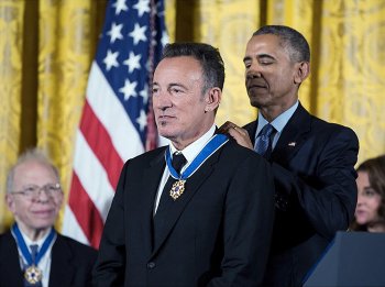 #15. Bruce Springsteen – 65.5 milioni di copie
