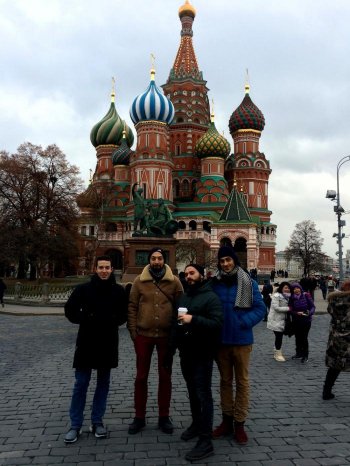 Damon, Giuliano, Martin e Antonio per la foto di rito nella piazza rossa attrezzati al meglio delle nostre possibilità.