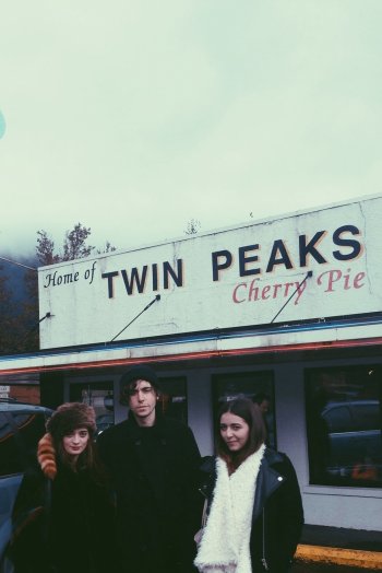 Un bellissimo scatto di fronte al Twin Peaks cafè