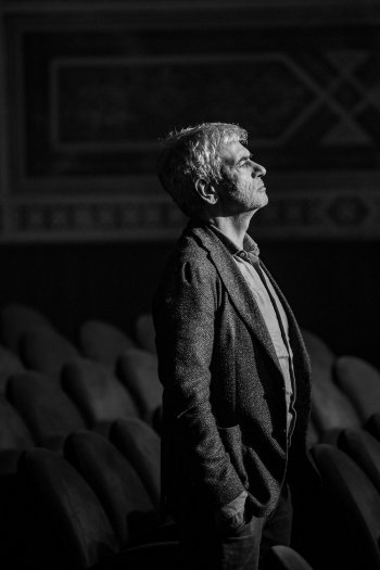 Francesco Barbaro durante le prove del concerto di Carmen Consoli - Teatro Lyrick di Assisi - foto di Luca Brunetti