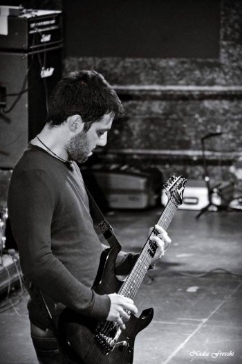 Il chitarrista Giova!