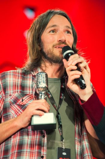 Fabio Zaffagnini dei Rockin'1000, premiato al Coca-Cola On Stage Awards