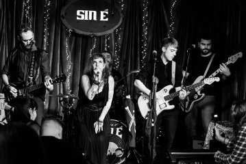 Live Dublin at Sin'E'