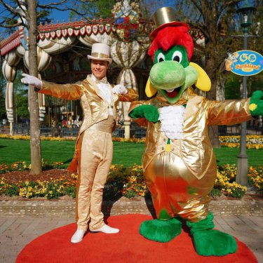 Prezzemolo e un figurante all'interno di Gardaland