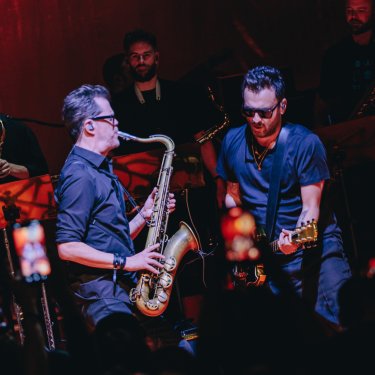 Cesare Cremonini con il sassofonista Donny McCaslin, protagonista assoluto di "Amateur" - tutte le foto sono di Erika Serio
