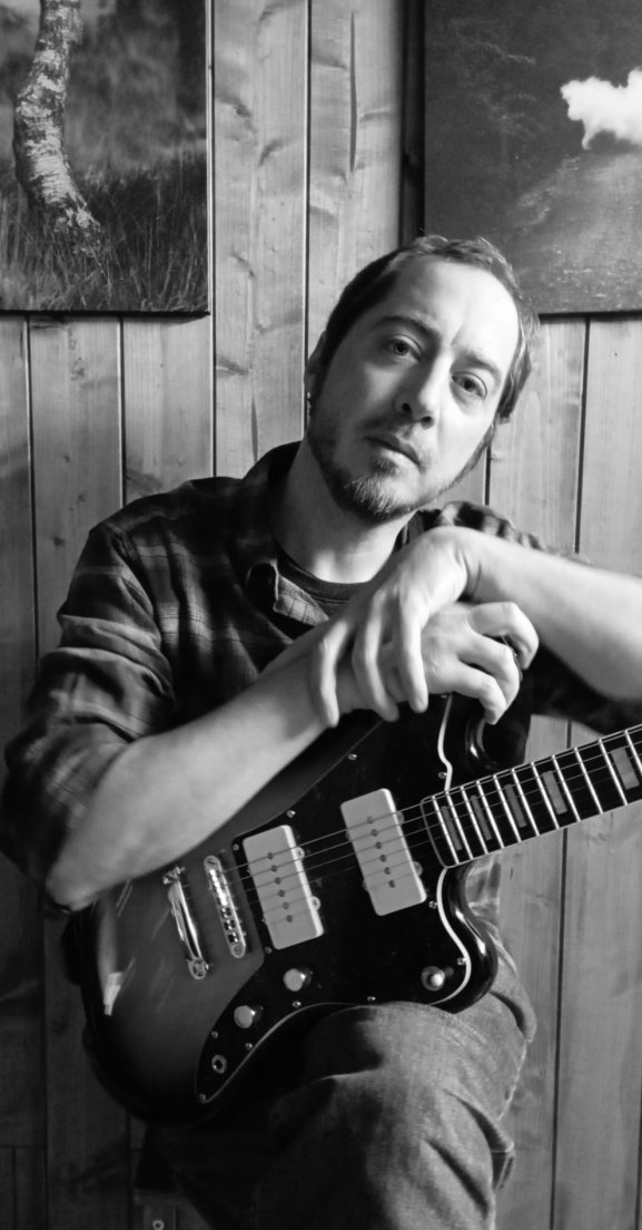 Luca Crispino chitarra jpg.jpg