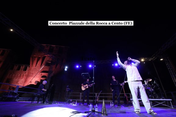 concerto piazzale Rocca Cento .JPG