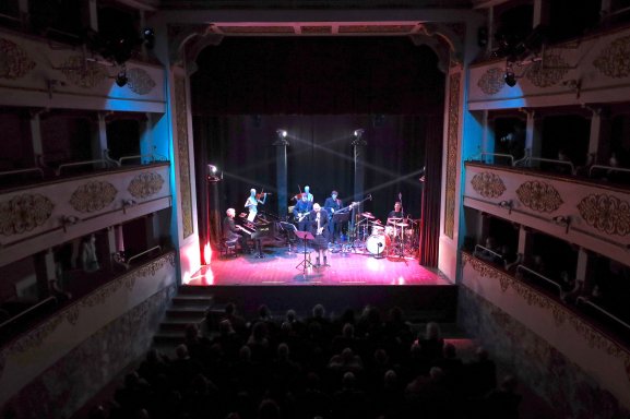 concerto teatro Zeppilli Pieve Di Cento BO.JPG