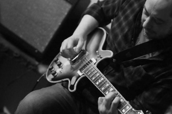 Luca CRispino chitarra jazz.jpg