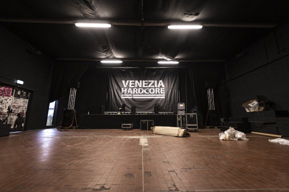 01-VeHc-BackstageDay00-36.jpg