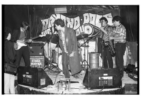 zou da party (band di Vanni Miele, composta da soli Beneventani) live a Napoli al Diamond Dog a metà anni 80.jpg