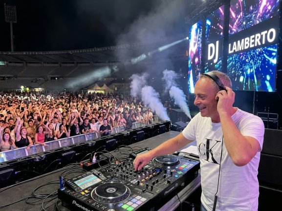 dj lamberto-disco djset live.jpg