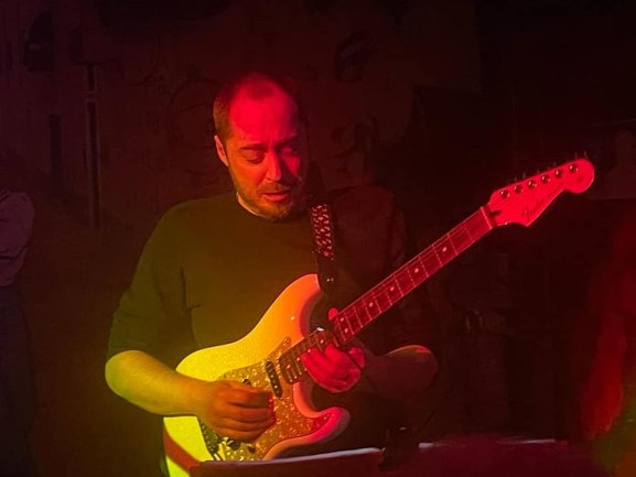 Luca Crospino chitarra2.jpg