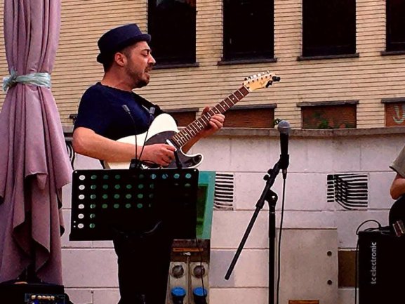 Luca Crispino chitarrista 4.jpg