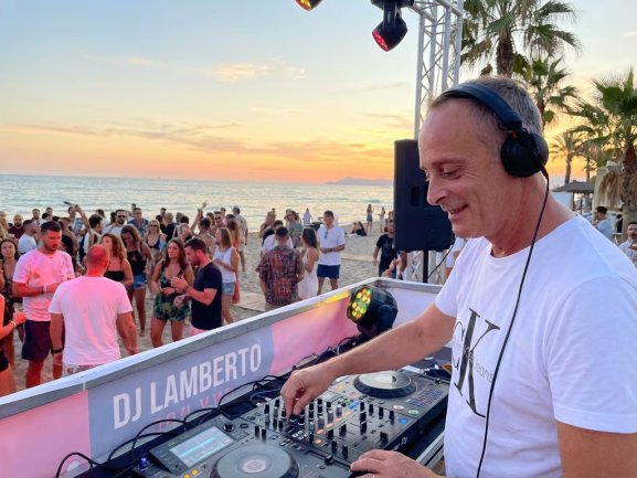 dj lamberto-beach party disco.jpg